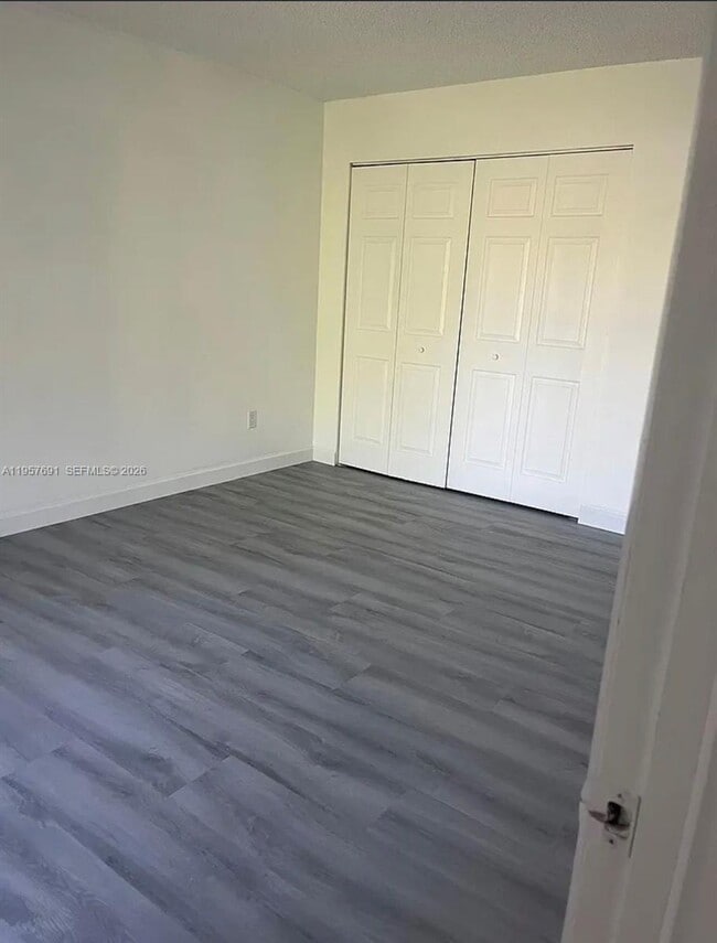 Building Photo - 975 N Franklin Ave