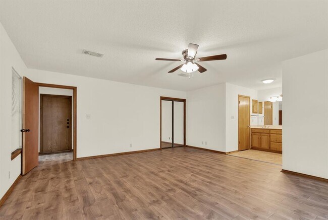Building Photo - 850 Mission Hills Dr