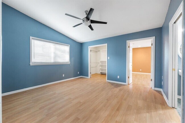 Building Photo - 11904 Highland Oaks Trail