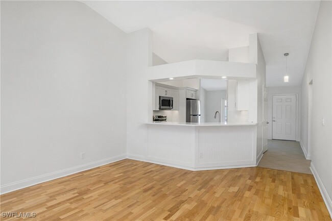 Building Photo - 832 Tanbark Dr