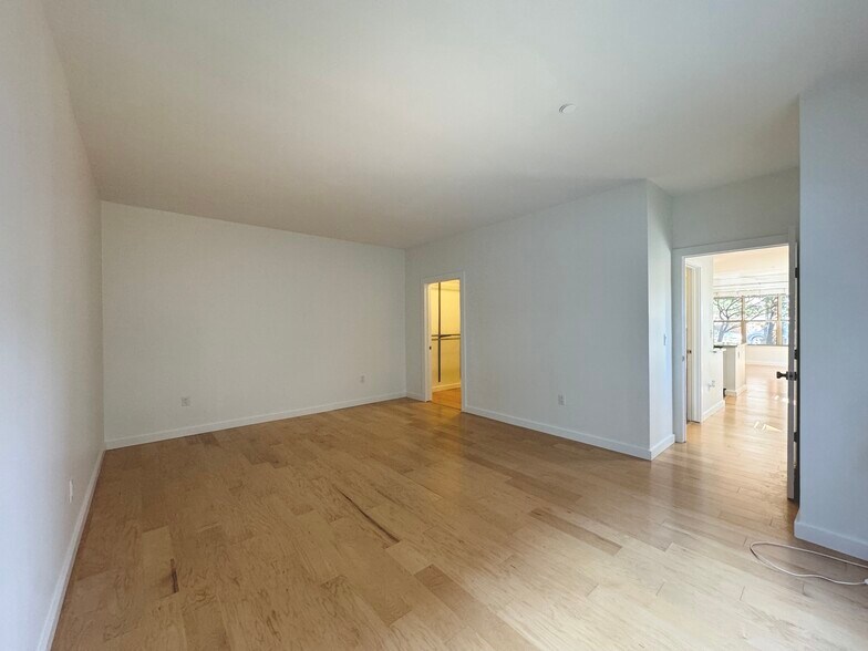 Building Photo - 27 Buttles Ave
