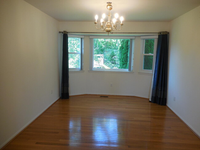 Building Photo - 3020 Gallinger Dr