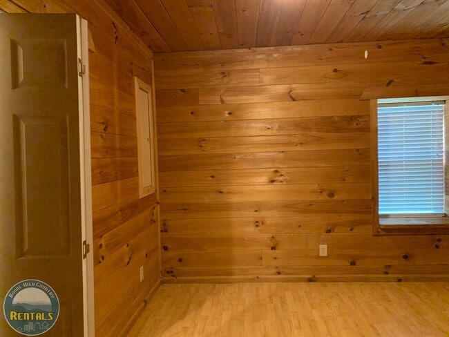 Building Photo - 647 Junaluska Rd