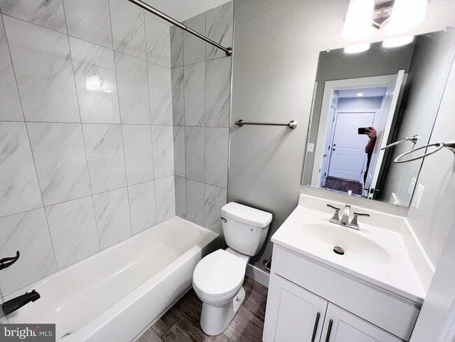 Building Photo - 447 Orange St SE