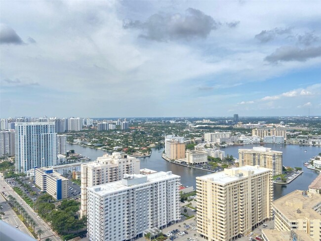 Building Photo - 1800 S Ocean Dr