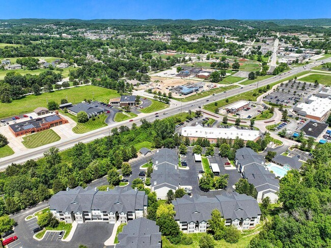 Building Photo - 400 Legends Terrace Dr