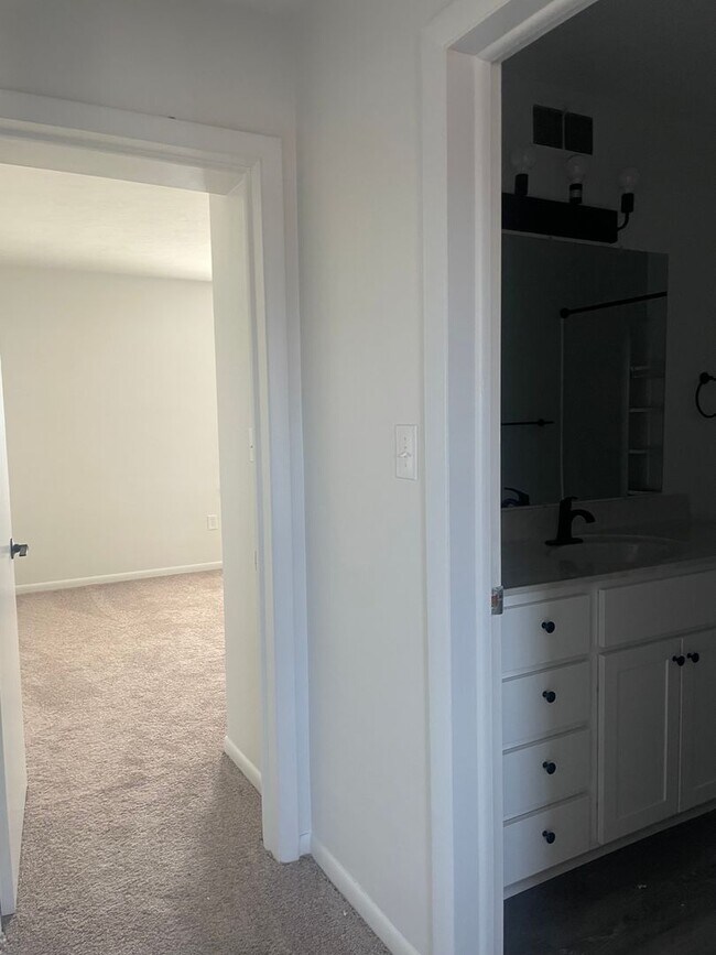 Building Photo - 6491 Carefree Ln