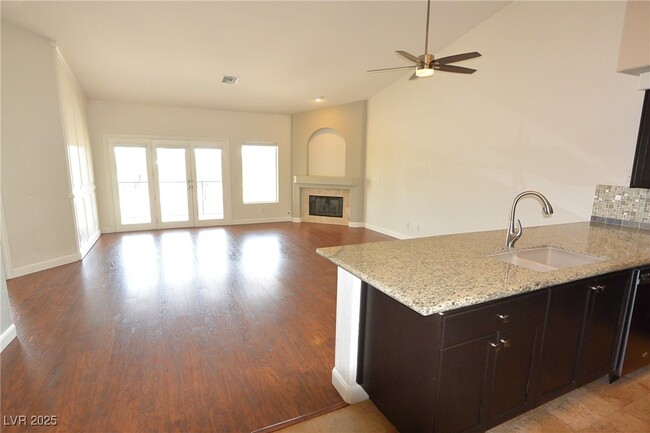 Building Photo - 7645 Rolling View Dr