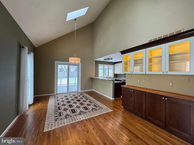 Building Photo - 15 Linden Hill Way SW