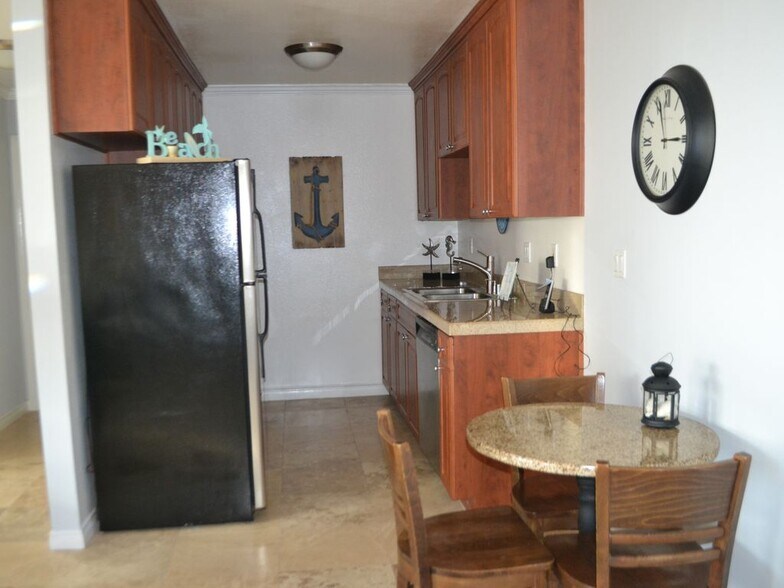 Building Photo - 676 Seacoast Dr