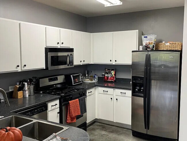 Building Photo - 115 W Peachtree Pl NW