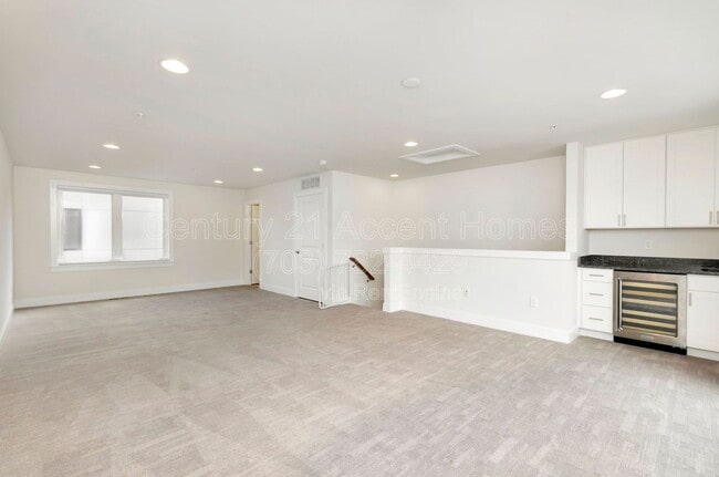 Building Photo - 402 Stabler Ln