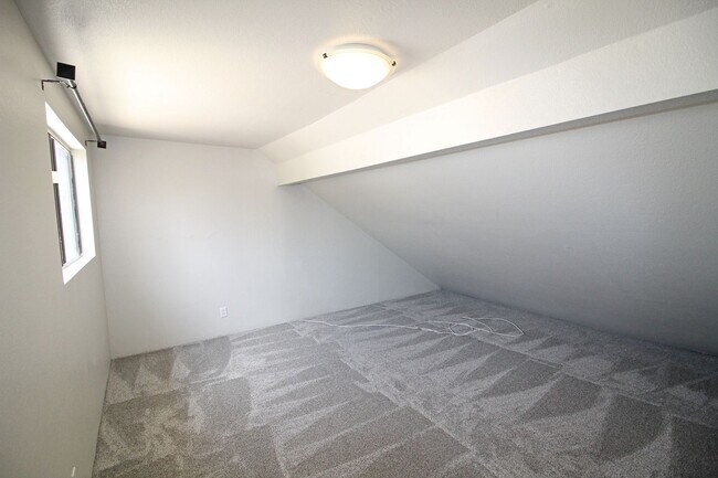 Building Photo - Oceanfront Silverstrand | 4 Bedroom + 3 Ba...