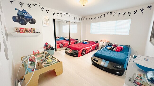 Building Photo - 1230 2nd St