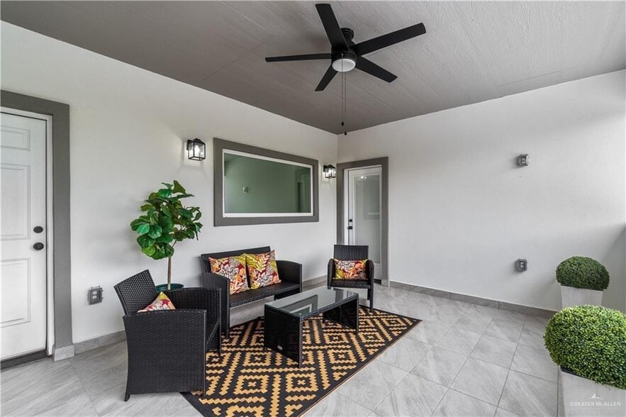 Building Photo - 5516 N Crown Pt