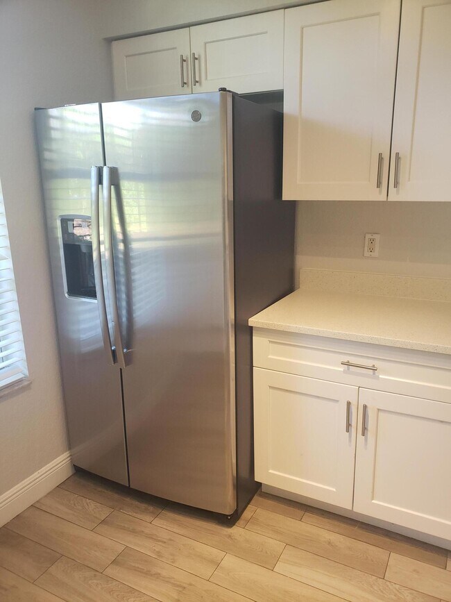 Building Photo - 909 Belmont Pl