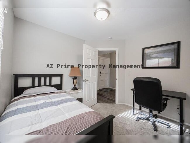 Building Photo - 25 S Ocean Dr