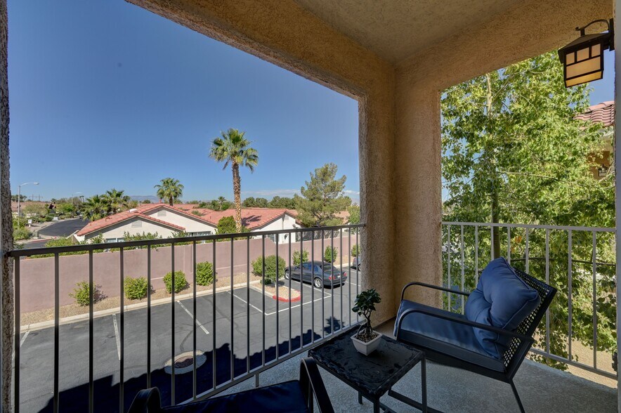 Building Photo - 251 S Green Valley Pky