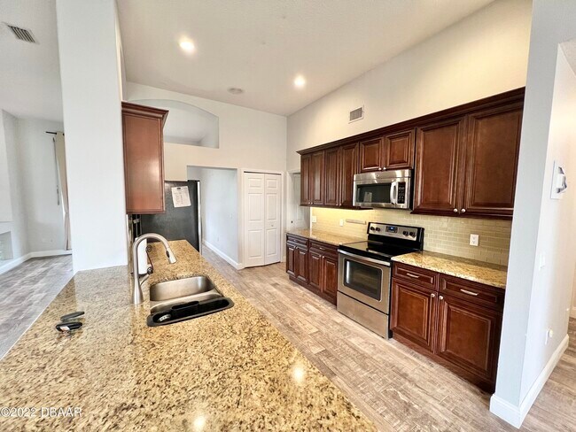 Building Photo - 75 Creek Bluff Way