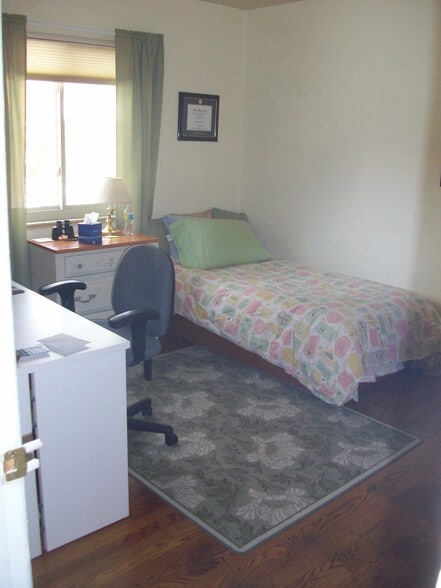 2nd Bedroom/office, 11x10 walk in closet - 1645 Winona Ct