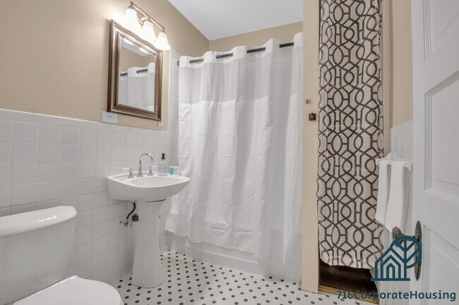 Building Photo - Furnished 3-Bedroom Upper Apartment on Bird Ave
