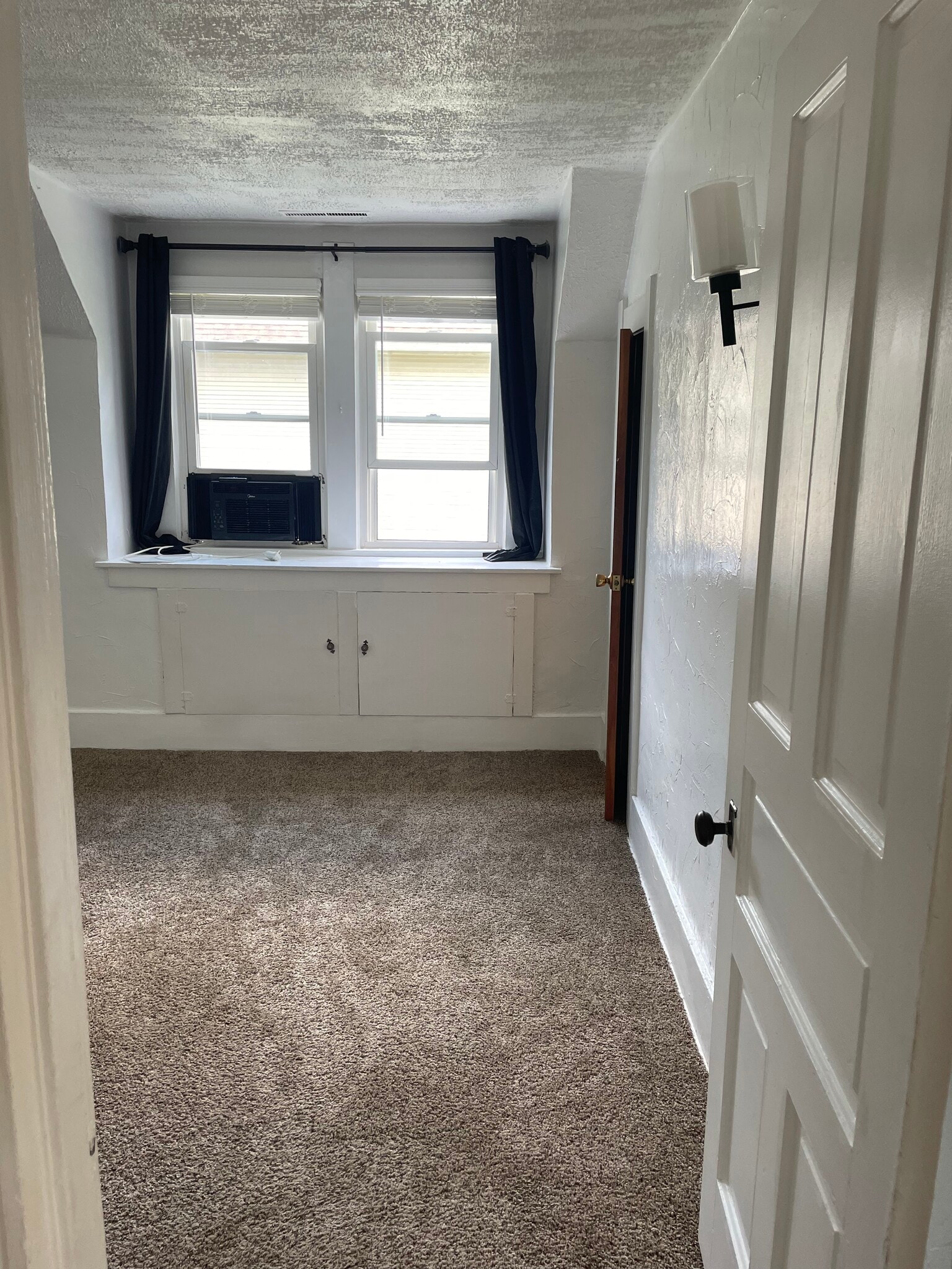 Room 2 - 222 N Main St