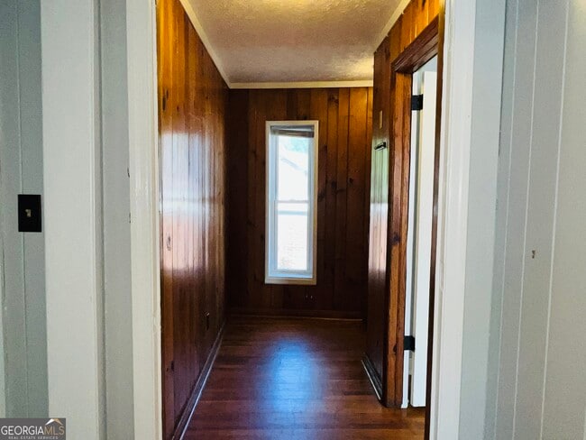 Building Photo - 406 E Main St