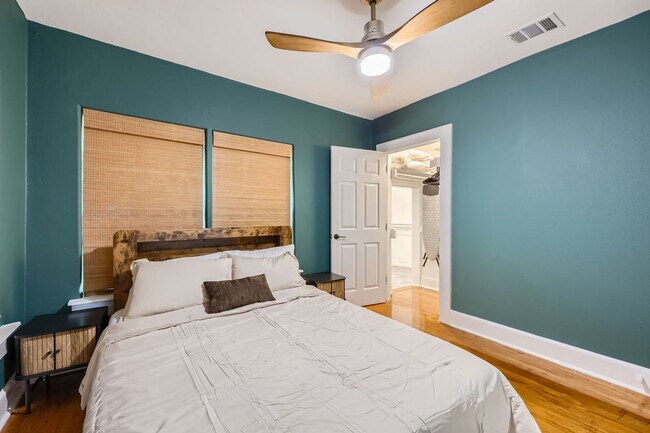 Building Photo - 225 S Oak Cliff Blvd