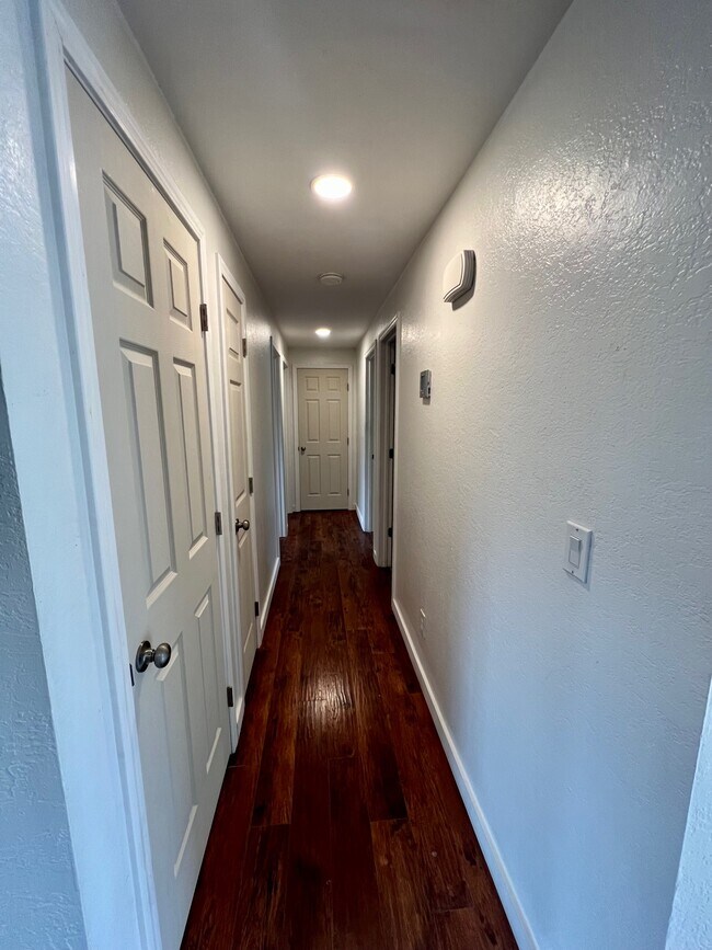 Building Photo - 990 Janes Rd