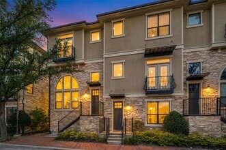 Building Photo - 7229 Parkwood Blvd