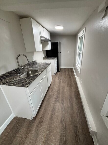 Primary Photo - 143 Hamilton Ave