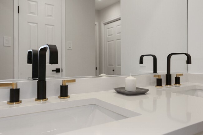 swanky hardware - 3309 Wyndham Cir