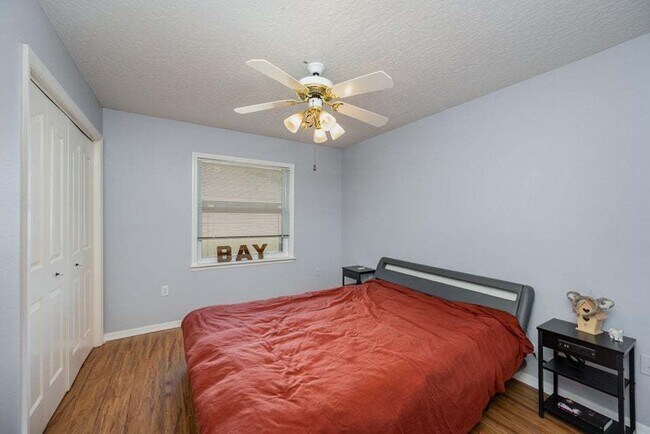 Building Photo - Luxurious 4 Bed/2.5 Bath Home with Stunning Lake and Golf Course Views with Pool on Savannahs Tra...