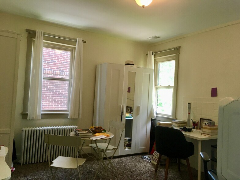 Building Photo - 5459 Fair Oaks St