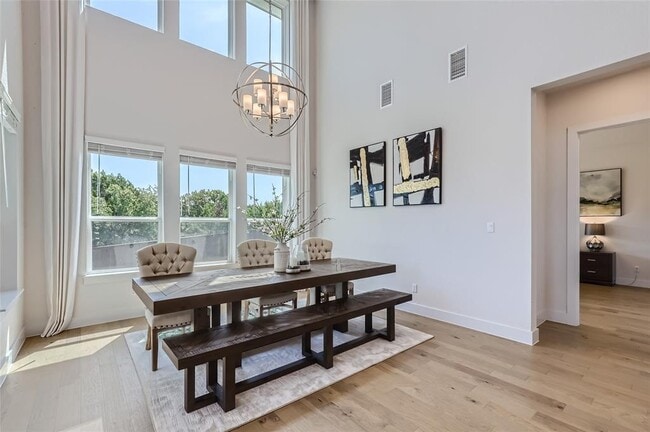 Building Photo - 704 Palamos Dr