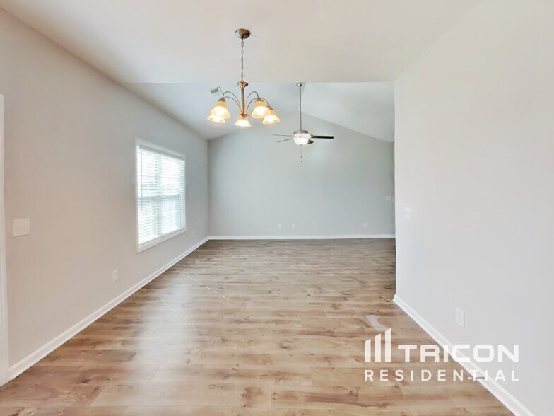 Building Photo - 917 Stokewood Pl