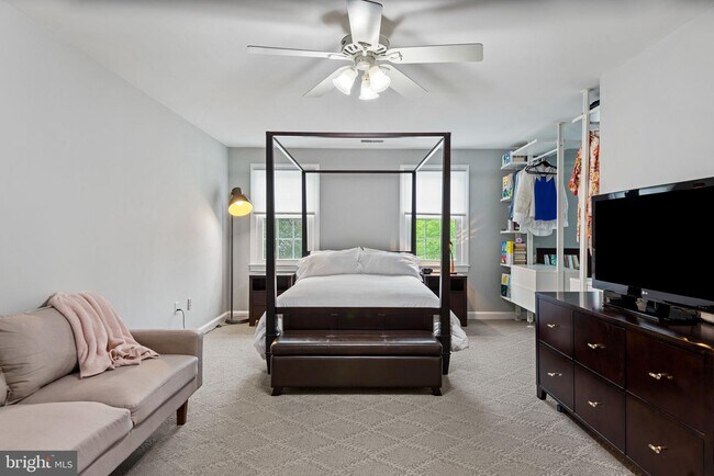 Building Photo - 1 Glenhurst Ct