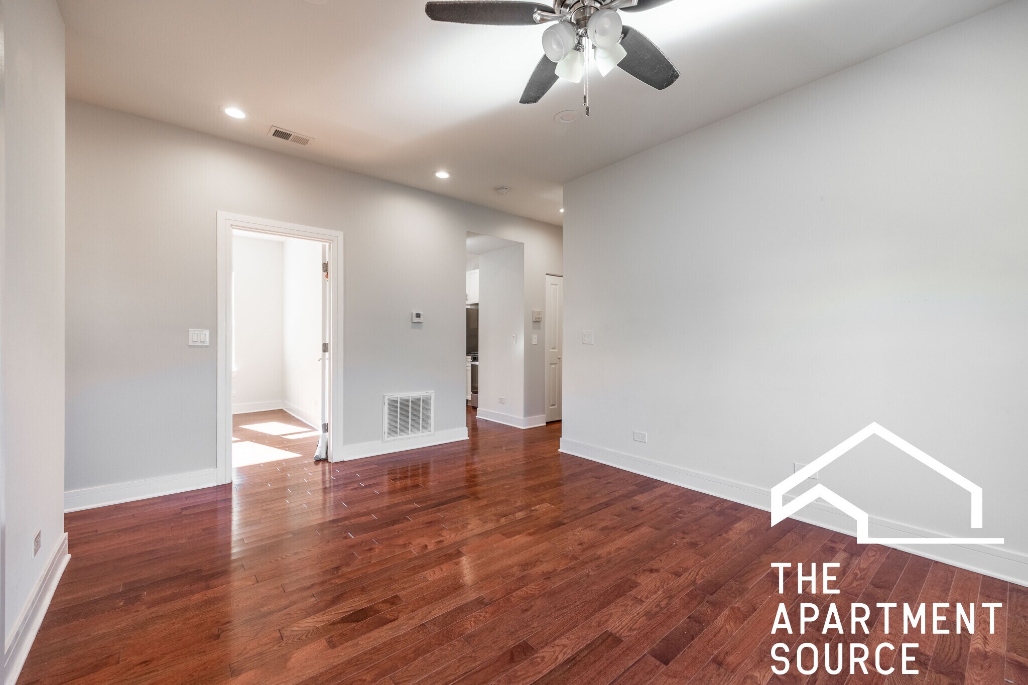 Building Photo - 1159 W Lunt Ave