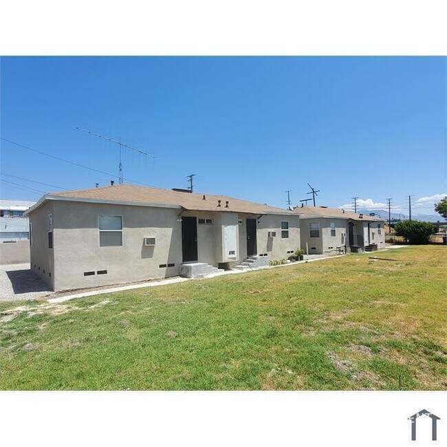 Building Photo - 1171 N Perris St