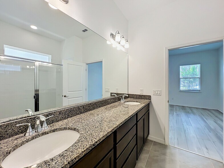 Building Photo - 16007 Micelli Dr
