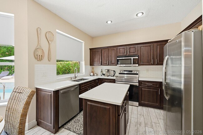 Building Photo - 15073 Oak Chase Ct
