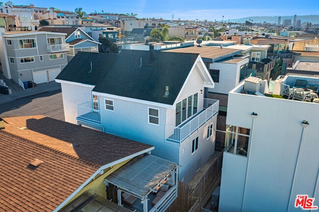 Building Photo - 1125 Manhattan Ave