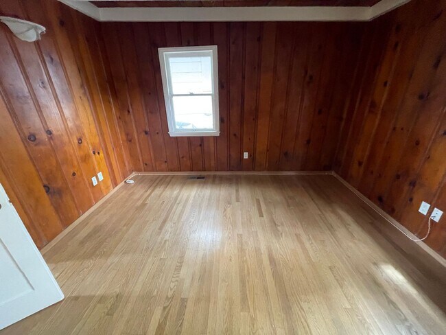 Building Photo - 2 Bed 1 Ba PG House walking distance to beach