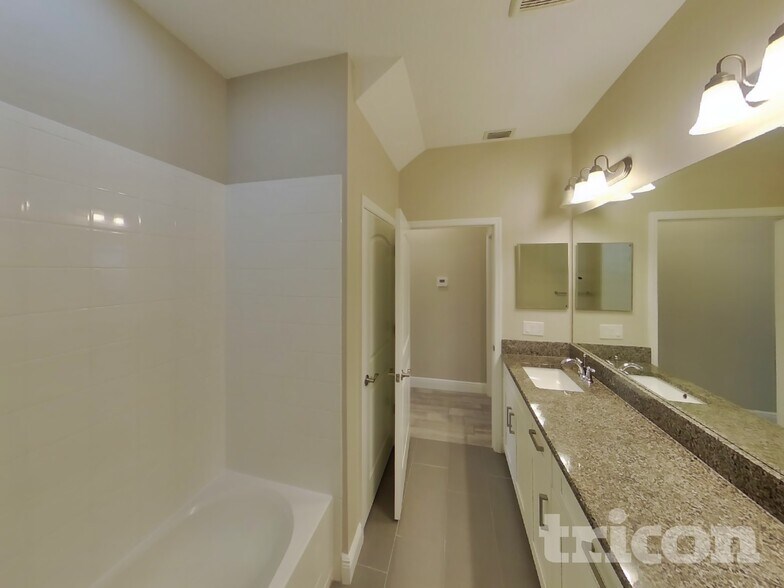 Building Photo - 824 129th St NE