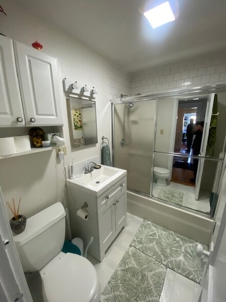 Building Photo - 60 Boyd St