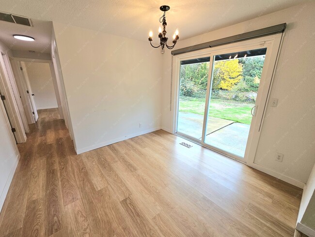 Building Photo - 7739 SE 101st Ave