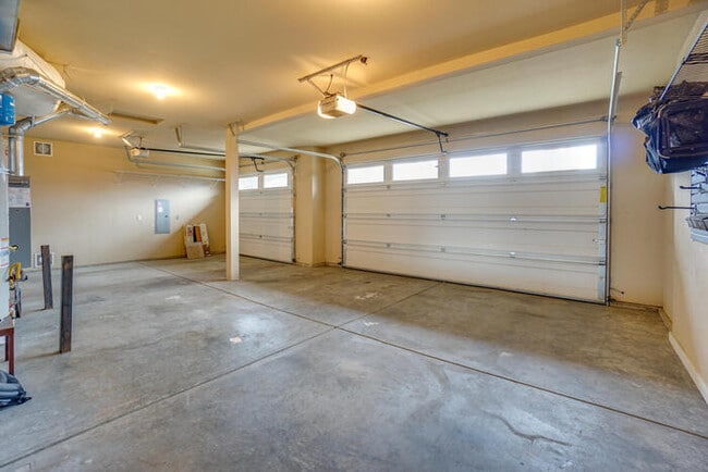 Building Photo - BEAUTIFUL FOUR BEDROOM HOME IN VANCOUVER