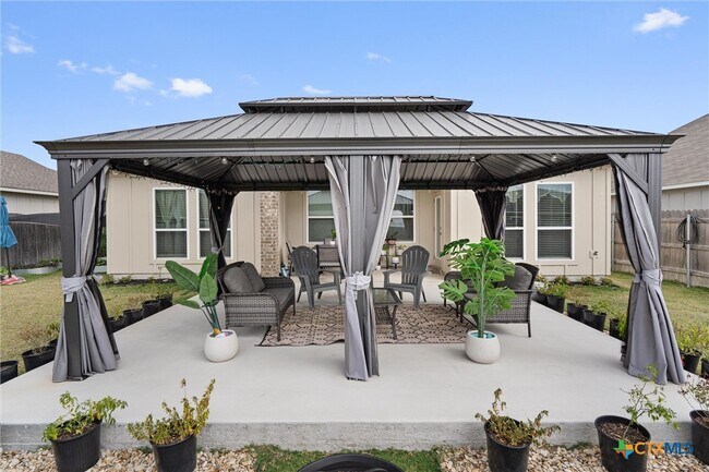 Building Photo - 1913 Zabcikville Dr