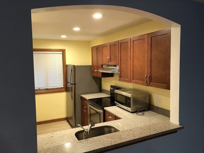 Building Photo - 156 Highwood Dr