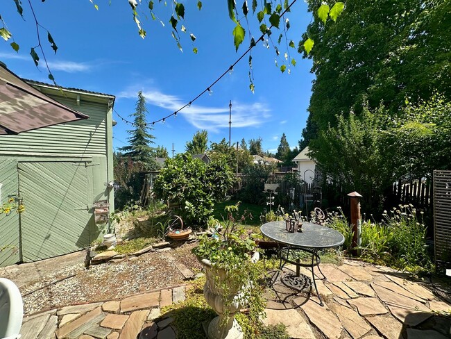 Building Photo - Completely Remodeled, Charming Victorian i...
